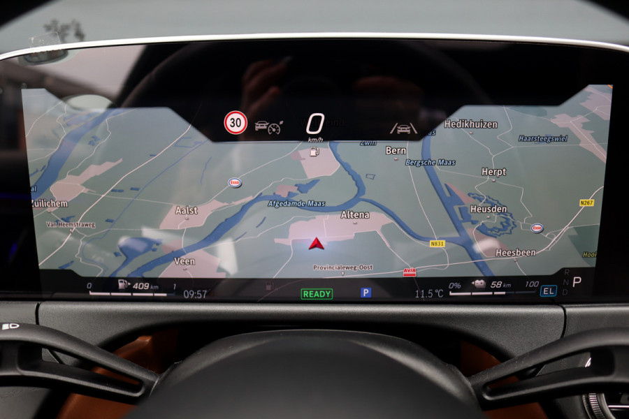 Mercedes-Benz E-Klasse Estate 300 e AMG Line | Distronic | Trekhaak | Burmester | Stoelventilatie | Panoramadak | Digital Light | Surround Camera | Keyless Go | Zonnerollo's |