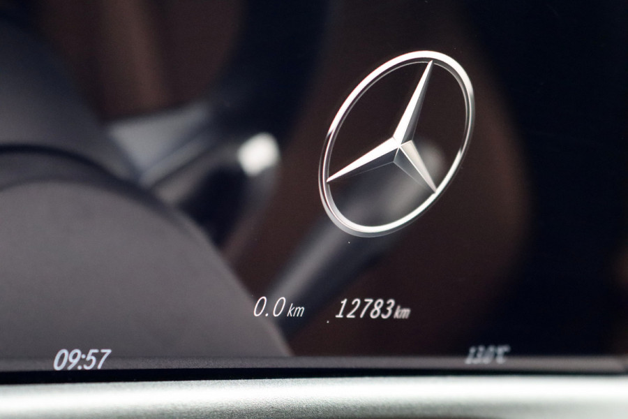 Mercedes-Benz E-Klasse Estate 300 e AMG Line | Distronic | Trekhaak | Burmester | Stoelventilatie | Panoramadak | Digital Light | Surround Camera | Keyless Go | Zonnerollo's |