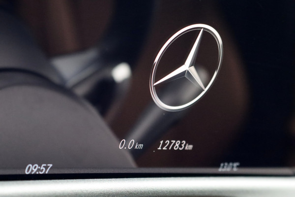 Mercedes-Benz E-Klasse Estate 300 e AMG Line | Distronic | Trekhaak | Burmester | Stoelventilatie | Panoramadak | Digital Light | Surround Camera | Keyless Go | Zonnerollo's |