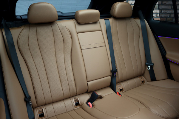 Mercedes-Benz E-Klasse Estate 300 e AMG Line | Distronic | Trekhaak | Burmester | Stoelventilatie | Panoramadak | Digital Light | Surround Camera | Keyless Go | Zonnerollo's |