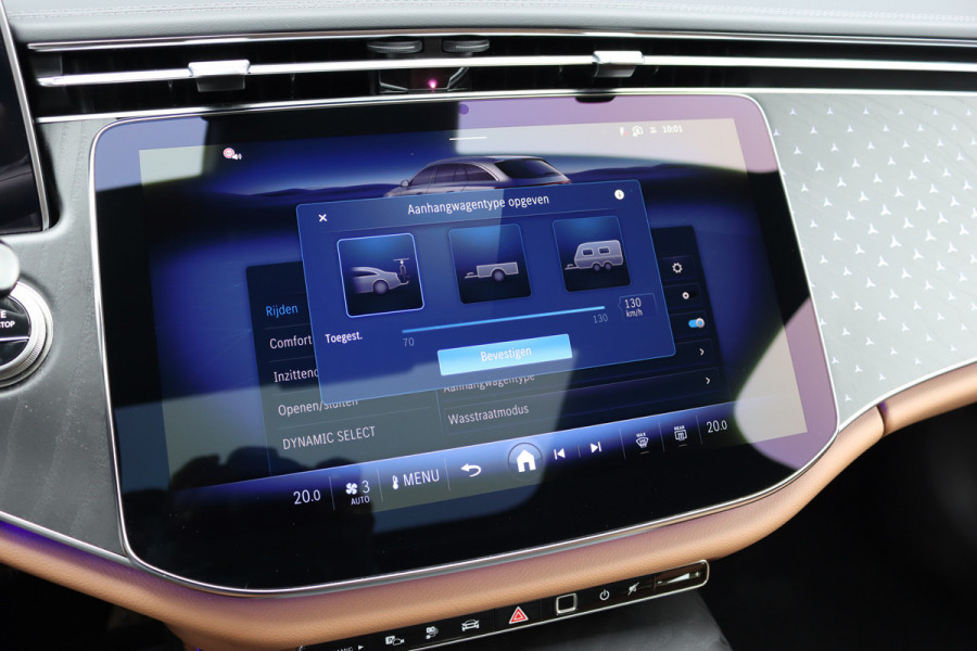 Mercedes-Benz E-Klasse Estate 300 e AMG Line | Distronic | Trekhaak | Burmester | Stoelventilatie | Panoramadak | Digital Light | Surround Camera | Keyless Go | Zonnerollo's |