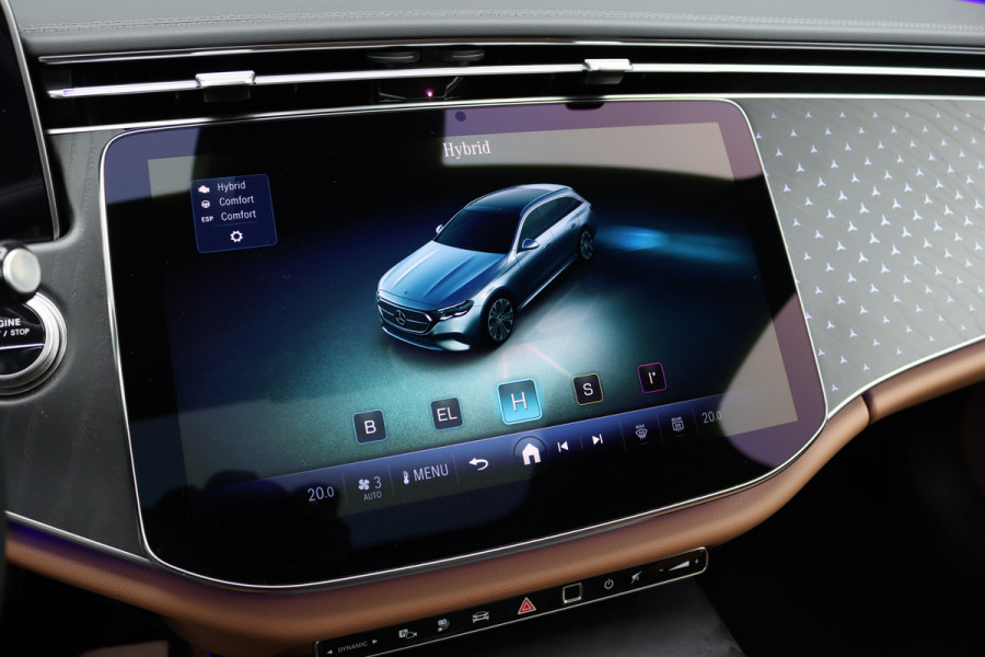 Mercedes-Benz E-Klasse Estate 300 e AMG Line | Distronic | Trekhaak | Burmester | Stoelventilatie | Panoramadak | Digital Light | Surround Camera | Keyless Go | Zonnerollo's |