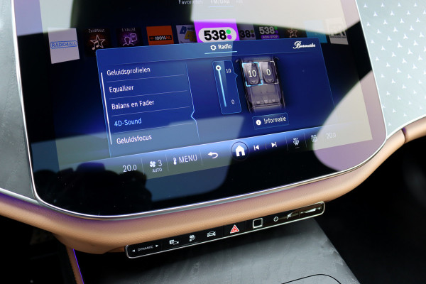 Mercedes-Benz E-Klasse Estate 300 e AMG Line | Distronic | Trekhaak | Burmester | Stoelventilatie | Panoramadak | Digital Light | Surround Camera | Keyless Go | Zonnerollo's |