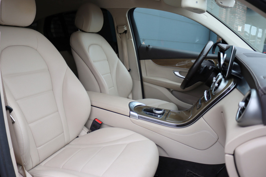 Mercedes-Benz GLC Coupé 300 4MATIC AMG Line | Dodehoekassistent | Camera | Multibeam LED | Stoelverwarming | Spoorpakket |  Leder | Zonnerollo's | Navigatie | Cruise Control |