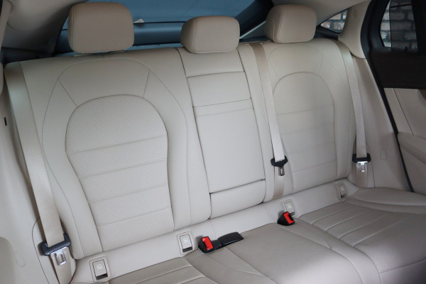 Mercedes-Benz GLC Coupé 300 4MATIC AMG Line | Dodehoekassistent | Camera | Multibeam LED | Stoelverwarming | Spoorpakket |  Leder | Zonnerollo's | Navigatie | Cruise Control |