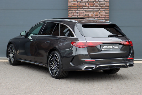 Mercedes-Benz E-Klasse Estate 300 e AMG Line | Hyperscreen | Luchtvering | Distronic+ | Trekhaak | Burmester | HUD | Verwarmd Stuurwiel | Panoramadak | Digital Light | Achterbank Verwarmd |