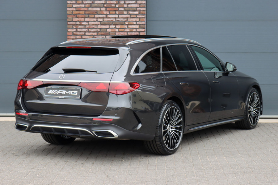 Mercedes-Benz E-Klasse Estate 300 e AMG Line | Hyperscreen | Luchtvering | Distronic+ | Trekhaak | Burmester | HUD | Verwarmd Stuurwiel | Panoramadak | Digital Light | Achterbank Verwarmd |