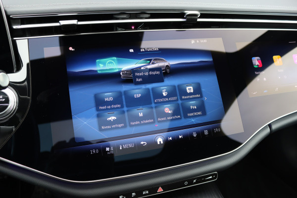 Mercedes-Benz E-Klasse Estate 300 e AMG Line | Hyperscreen | Luchtvering | Distronic+ | Trekhaak | Burmester | HUD | Verwarmd Stuurwiel | Panoramadak | Digital Light | Achterbank Verwarmd |