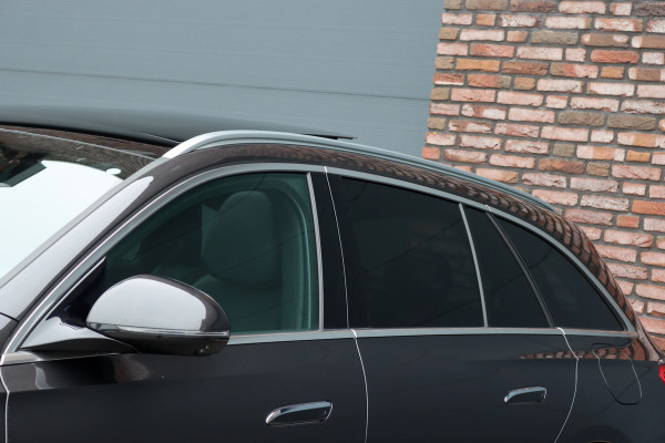 Mercedes-Benz E-Klasse Estate 300 e AMG Line | Hyperscreen | Luchtvering | Distronic+ | Trekhaak | Burmester | HUD | Verwarmd Stuurwiel | Panoramadak | Digital Light | Achterbank Verwarmd |