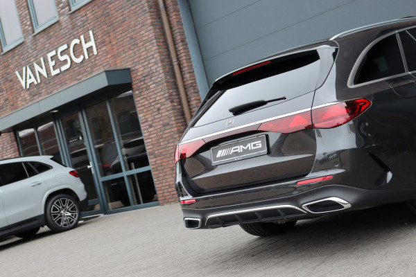 Mercedes-Benz E-Klasse Estate 300 e AMG Line | Hyperscreen | Luchtvering | Distronic+ | Trekhaak | Burmester | HUD | Verwarmd Stuurwiel | Panoramadak | Digital Light | Achterbank Verwarmd |