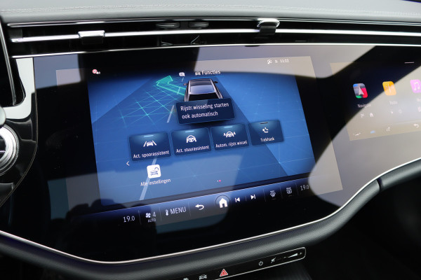 Mercedes-Benz E-Klasse Estate 300 e AMG Line | Hyperscreen | Luchtvering | Distronic+ | Trekhaak | Burmester | HUD | Verwarmd Stuurwiel | Panoramadak | Digital Light | Achterbank Verwarmd |