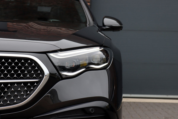 Mercedes-Benz E-Klasse Estate 300 e AMG Line | Hyperscreen | Luchtvering | Distronic+ | Trekhaak | Burmester | HUD | Verwarmd Stuurwiel | Panoramadak | Digital Light | Achterbank Verwarmd |