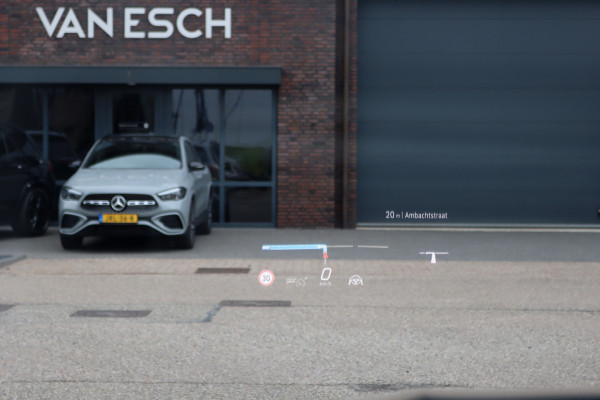 Mercedes-Benz E-Klasse Estate 300 e AMG Line | Hyperscreen | Luchtvering | Distronic+ | Trekhaak | Burmester | HUD | Verwarmd Stuurwiel | Panoramadak | Digital Light | Achterbank Verwarmd |