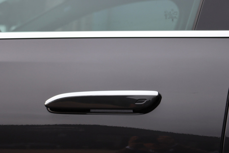 Mercedes-Benz E-Klasse Estate 300 e AMG Line | Hyperscreen | Luchtvering | Distronic+ | Trekhaak | Burmester | HUD | Verwarmd Stuurwiel | Panoramadak | Digital Light | Achterbank Verwarmd |
