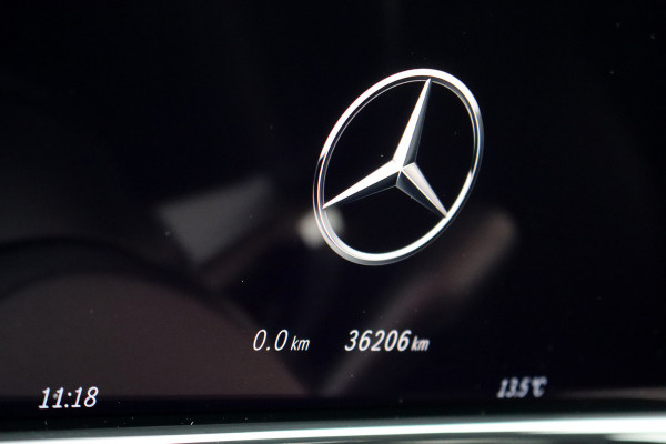 Mercedes-Benz E-Klasse Estate 300 e AMG Line | Hyperscreen | Luchtvering | Distronic+ | Trekhaak | Burmester | HUD | Verwarmd Stuurwiel | Panoramadak | Digital Light | Achterbank Verwarmd |