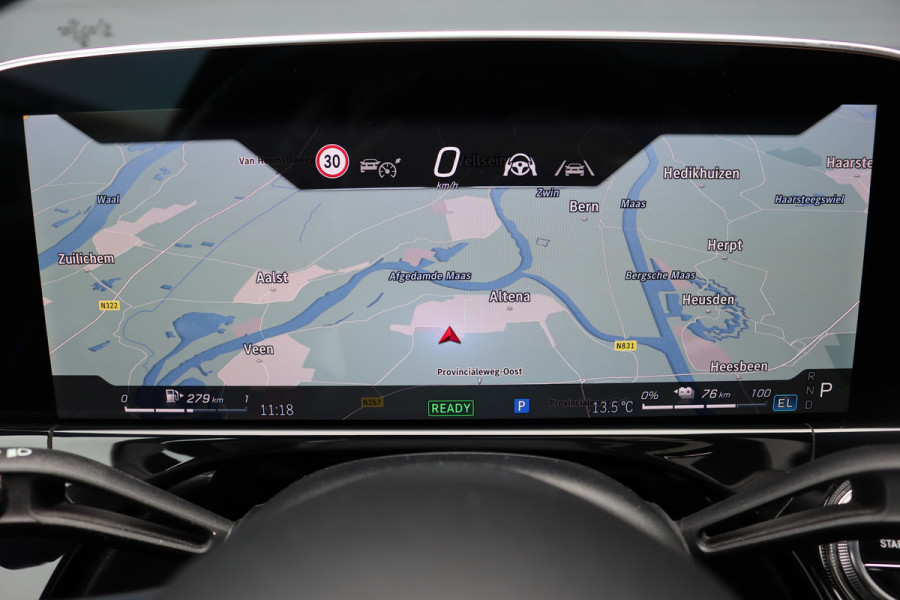 Mercedes-Benz E-Klasse Estate 300 e AMG Line | Hyperscreen | Luchtvering | Distronic+ | Trekhaak | Burmester | HUD | Verwarmd Stuurwiel | Panoramadak | Digital Light | Achterbank Verwarmd |