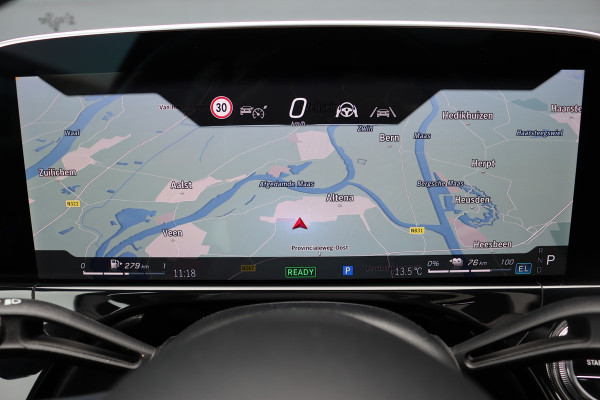 Mercedes-Benz E-Klasse Estate 300 e AMG Line | Hyperscreen | Luchtvering | Distronic+ | Trekhaak | Burmester | HUD | Verwarmd Stuurwiel | Panoramadak | Digital Light | Achterbank Verwarmd |