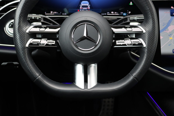 Mercedes-Benz E-Klasse Estate 300 e AMG Line | Hyperscreen | Luchtvering | Distronic+ | Trekhaak | Burmester | HUD | Verwarmd Stuurwiel | Panoramadak | Digital Light | Achterbank Verwarmd |