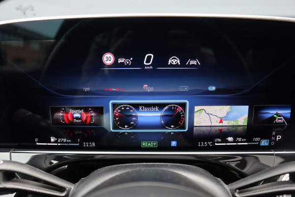 Mercedes-Benz E-Klasse Estate 300 e AMG Line | Hyperscreen | Luchtvering | Distronic+ | Trekhaak | Burmester | HUD | Verwarmd Stuurwiel | Panoramadak | Digital Light | Achterbank Verwarmd |