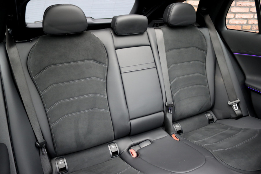 Mercedes-Benz E-Klasse Estate 300 e AMG Line | Hyperscreen | Luchtvering | Distronic+ | Trekhaak | Burmester | HUD | Verwarmd Stuurwiel | Panoramadak | Digital Light | Achterbank Verwarmd |