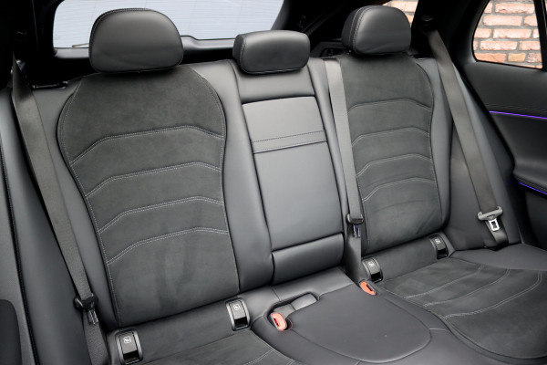 Mercedes-Benz E-Klasse Estate 300 e AMG Line | Hyperscreen | Luchtvering | Distronic+ | Trekhaak | Burmester | HUD | Verwarmd Stuurwiel | Panoramadak | Digital Light | Achterbank Verwarmd |