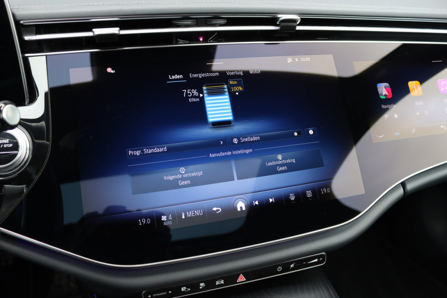 Mercedes-Benz E-Klasse Estate 300 e AMG Line | Hyperscreen | Luchtvering | Distronic+ | Trekhaak | Burmester | HUD | Verwarmd Stuurwiel | Panoramadak | Digital Light | Achterbank Verwarmd |