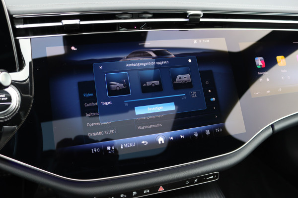 Mercedes-Benz E-Klasse Estate 300 e AMG Line | Hyperscreen | Luchtvering | Distronic+ | Trekhaak | Burmester | HUD | Verwarmd Stuurwiel | Panoramadak | Digital Light | Achterbank Verwarmd |