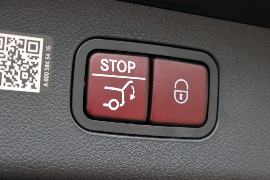 Mercedes-Benz E-Klasse Estate 300 e AMG Line | Hyperscreen | Luchtvering | Distronic+ | Trekhaak | Burmester | HUD | Verwarmd Stuurwiel | Panoramadak | Digital Light | Achterbank Verwarmd |