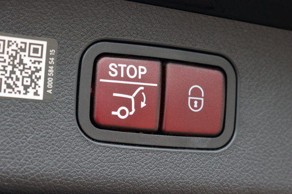 Mercedes-Benz E-Klasse Estate 300 e AMG Line | Hyperscreen | Luchtvering | Distronic+ | Trekhaak | Burmester | HUD | Verwarmd Stuurwiel | Panoramadak | Digital Light | Achterbank Verwarmd |