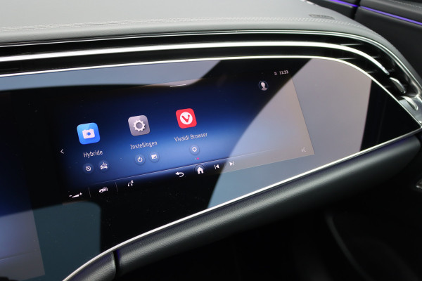 Mercedes-Benz E-Klasse Estate 300 e AMG Line | Hyperscreen | Luchtvering | Distronic+ | Trekhaak | Burmester | HUD | Verwarmd Stuurwiel | Panoramadak | Digital Light | Achterbank Verwarmd |