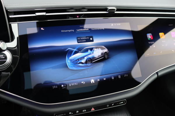 Mercedes-Benz E-Klasse Estate 300 e AMG Line | Hyperscreen | Luchtvering | Distronic+ | Trekhaak | Burmester | HUD | Verwarmd Stuurwiel | Panoramadak | Digital Light | Achterbank Verwarmd |