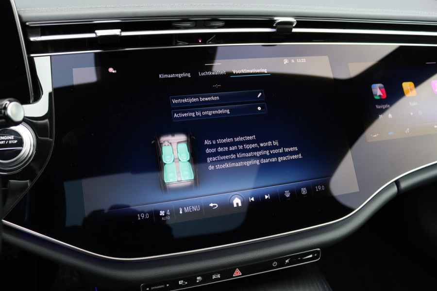 Mercedes-Benz E-Klasse Estate 300 e AMG Line | Hyperscreen | Luchtvering | Distronic+ | Trekhaak | Burmester | HUD | Verwarmd Stuurwiel | Panoramadak | Digital Light | Achterbank Verwarmd |