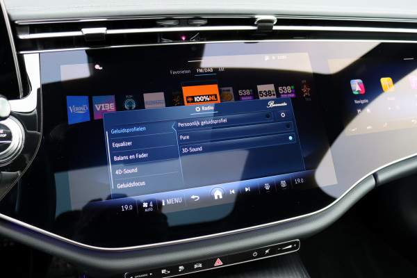 Mercedes-Benz E-Klasse Estate 300 e AMG Line | Hyperscreen | Luchtvering | Distronic+ | Trekhaak | Burmester | HUD | Verwarmd Stuurwiel | Panoramadak | Digital Light | Achterbank Verwarmd |