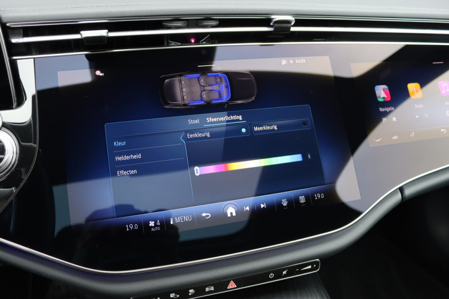 Mercedes-Benz E-Klasse Estate 300 e AMG Line | Hyperscreen | Luchtvering | Distronic+ | Trekhaak | Burmester | HUD | Verwarmd Stuurwiel | Panoramadak | Digital Light | Achterbank Verwarmd |