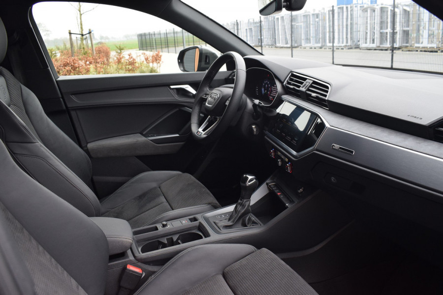 Audi Q3 Sportback 35 TFSI 150pk S-tronic S-line | Chronos Grijs