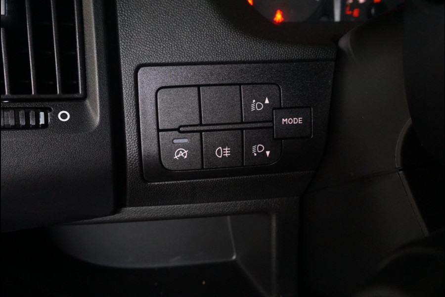 Opel Movano 140pk L2H2 Edition Navi Camera Parkeersensoren Trekhaak Cruise control Airco