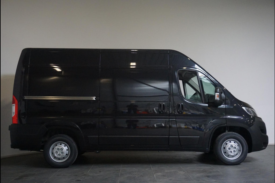 Opel Movano 140pk L2H2 Edition Navi Camera Parkeersensoren Trekhaak Cruise control Airco