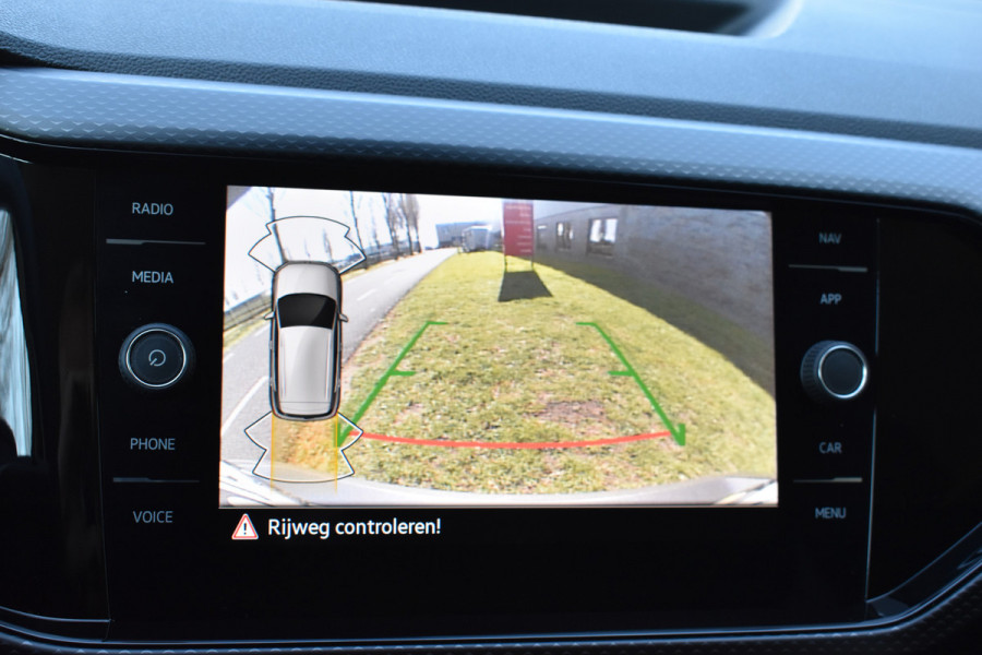 Volkswagen T-Cross 1.0 TSI Life Automaat Stoelverwarming | CarPlay | Achteruitrijcamera | Adaptieve Cruise control | DAB radio | Parkeersensoren | btw auto prijs inclusief btw!