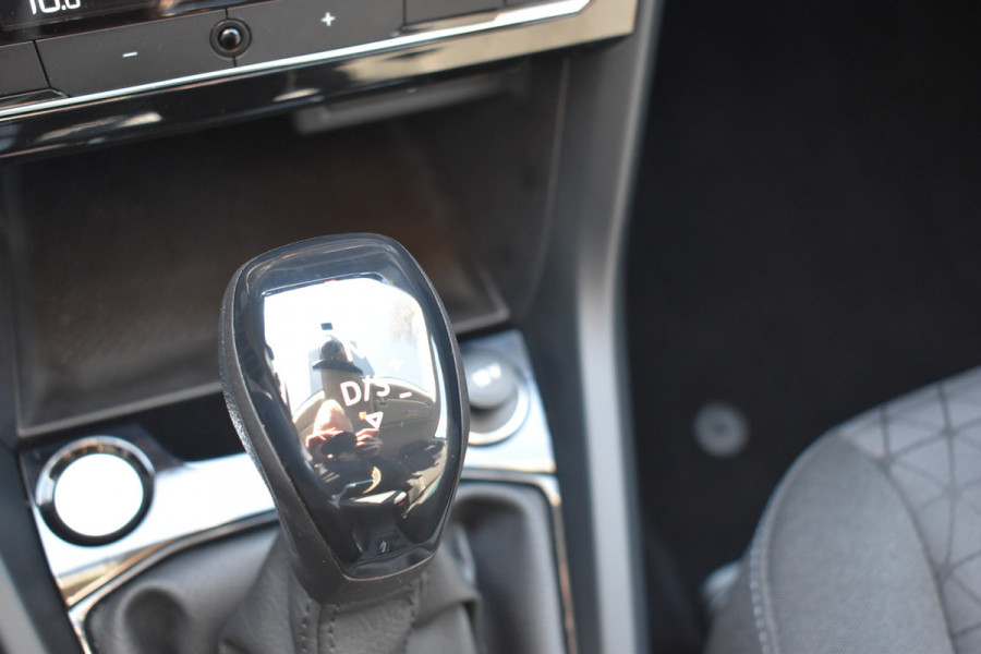 Volkswagen T-Cross 1.0 TSI Life Automaat Stoelverwarming | CarPlay | Achteruitrijcamera | Adaptieve Cruise control | DAB radio | Parkeersensoren | btw auto prijs inclusief btw!