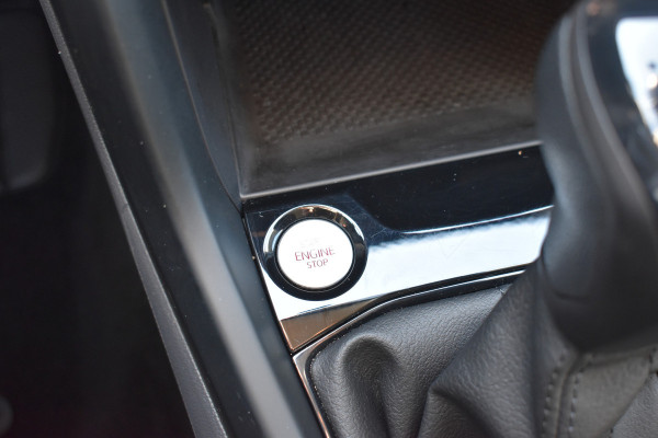 Volkswagen T-Cross 1.0 TSI Life Automaat Stoelverwarming | CarPlay | Achteruitrijcamera | Adaptieve Cruise control | DAB radio | Parkeersensoren | btw auto prijs inclusief btw!