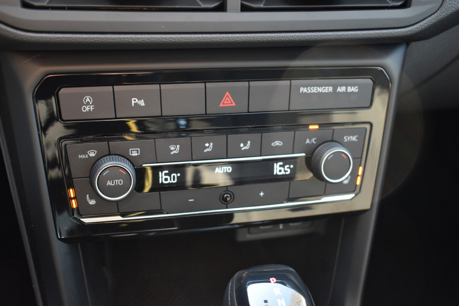 Volkswagen T-Cross 1.0 TSI Life Automaat Stoelverwarming | CarPlay | Achteruitrijcamera | Adaptieve Cruise control | DAB radio | Parkeersensoren | btw auto prijs inclusief btw!