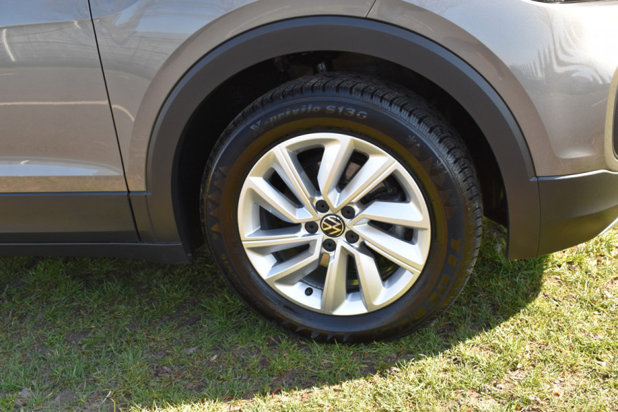 Volkswagen T-Cross 1.0 TSI Life Automaat Stoelverwarming | CarPlay | Achteruitrijcamera | Adaptieve Cruise control | DAB radio | Parkeersensoren | btw auto prijs inclusief btw!