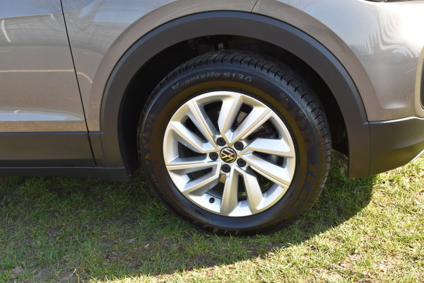 Volkswagen T-Cross 1.0 TSI Life Automaat Stoelverwarming | CarPlay | Achteruitrijcamera | Adaptieve Cruise control | DAB radio | Parkeersensoren | btw auto prijs inclusief btw!