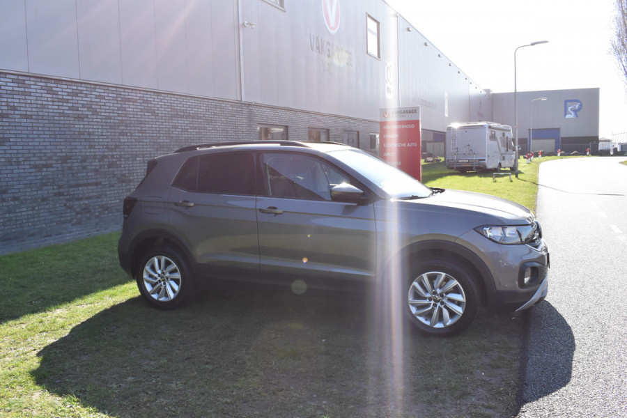 Volkswagen T-Cross 1.0 TSI Life Automaat Stoelverwarming | CarPlay | Achteruitrijcamera | Adaptieve Cruise control | DAB radio | Parkeersensoren | btw auto prijs inclusief btw!