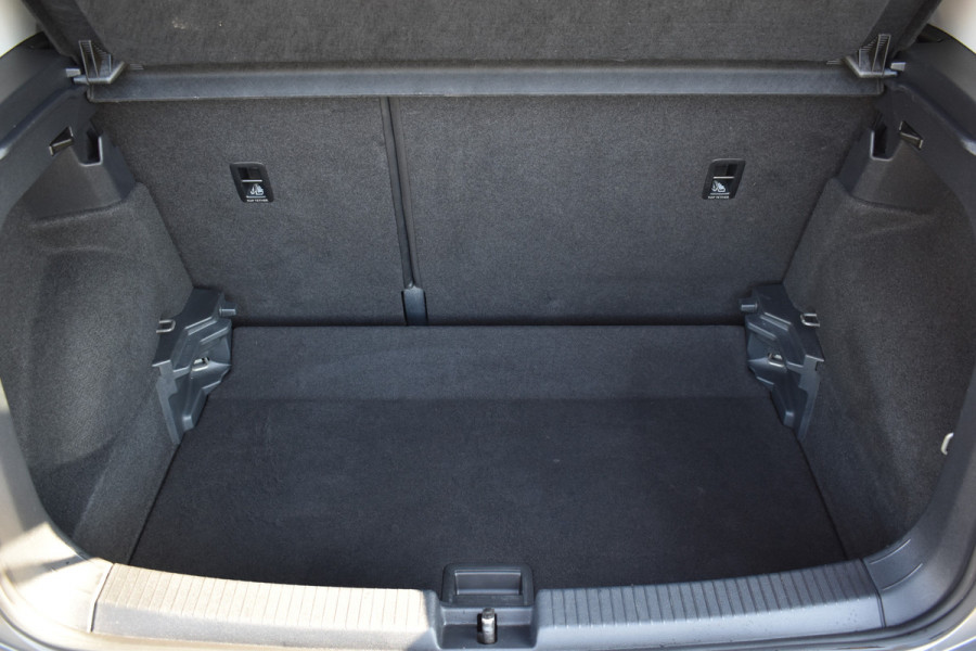 Volkswagen T-Cross 1.0 TSI Life Automaat Stoelverwarming | CarPlay | Achteruitrijcamera | Adaptieve Cruise control | DAB radio | Parkeersensoren | btw auto prijs inclusief btw!