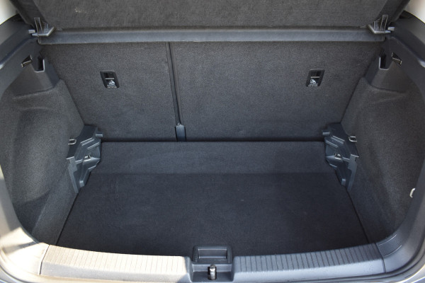 Volkswagen T-Cross 1.0 TSI Life Automaat Stoelverwarming | CarPlay | Achteruitrijcamera | Adaptieve Cruise control | DAB radio | Parkeersensoren | btw auto prijs inclusief btw!