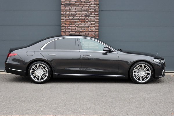 Mercedes-Benz S-Klasse 500 4MATIC Premium | E-Active Body Control | Achterasbesturing | Distronic+ | Massage | Burmester High End | Stoelventilatie V+A | 3D-Display | MBUX Tablet | Verwarmd Stuurwiel | Zonweringpakket |