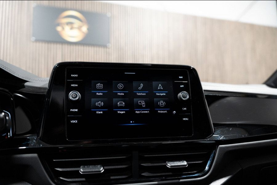 Volkswagen T-Roc 1.5 TSI R-Line IQ DSG PANO CAMERA