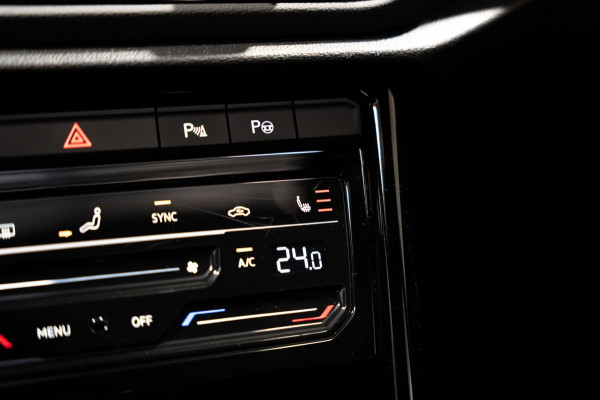 Volkswagen T-Roc 1.5 TSI R-Line IQ DSG PANO CAMERA