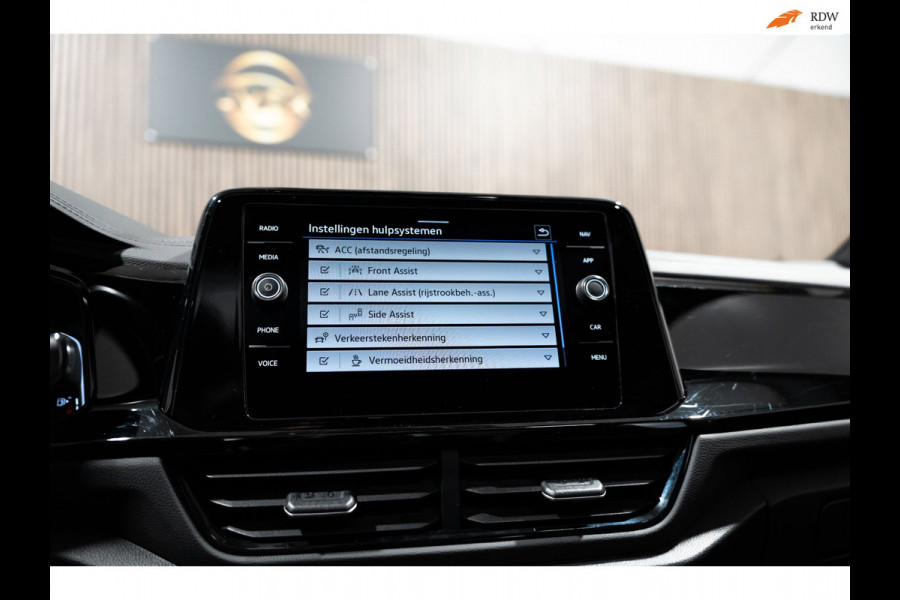 Volkswagen T-Roc 1.5 TSI R-Line IQ DSG PANO CAMERA